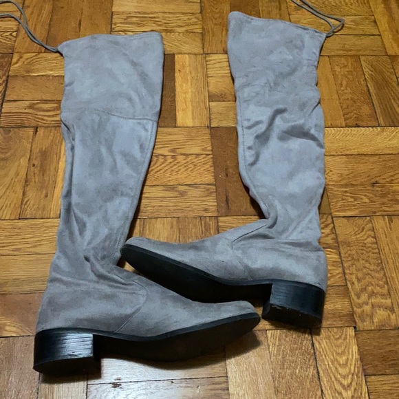 Charles David grey suede boots - Picture 1 of 3